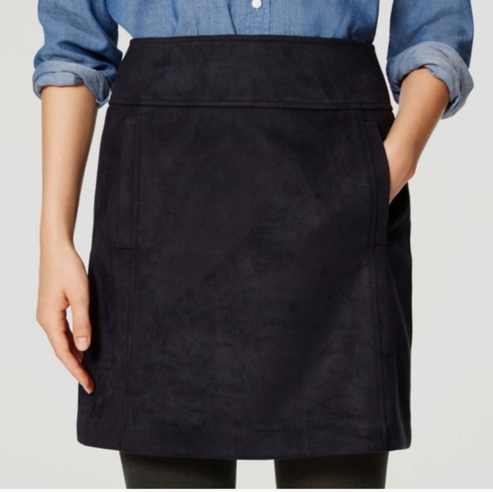 LOFT Faux Suede Mini Skirt in Black Pockets Back Zipper Size 10● - Picture 6 of 9
